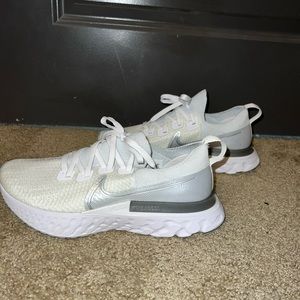 Nike React Infinity Runs